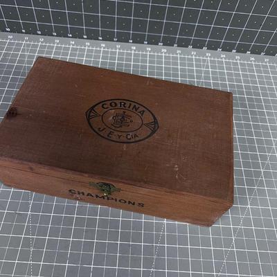 CORONA CHAMPIONS WOOD Cigar Box