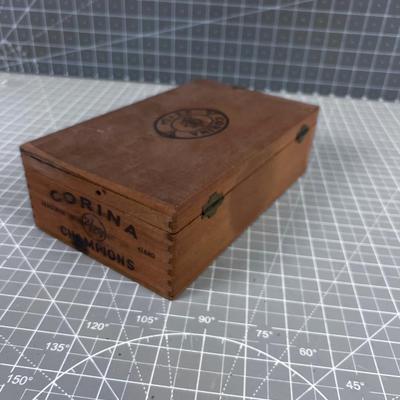 CORONA CHAMPIONS WOOD Cigar Box