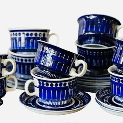 1990s Valencia Arabia by Finland/Footed Cups and Saucers Set- 20 Pieces