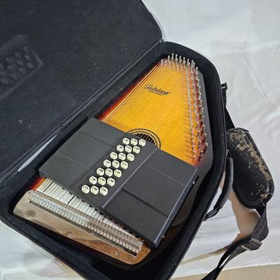 Schmidt Autoharp & Hohner Harmonica (B1-JS)