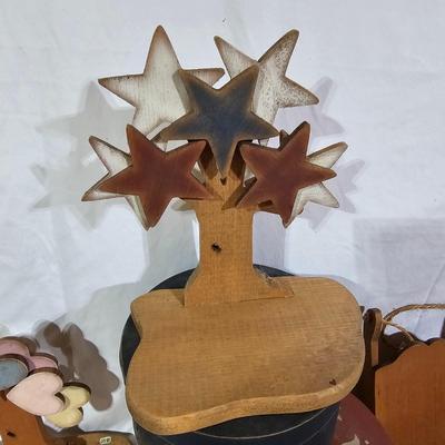 'Sarah's Attic' Americana Style Decor & More (B1-JS)