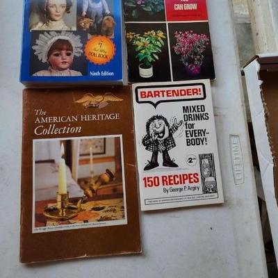 Resource books Coca Cola, Flea Market, Dolls, etc
