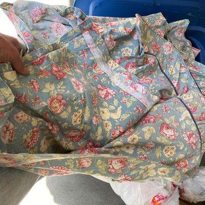 Tote of sheets