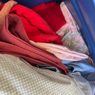 Tote of sheets