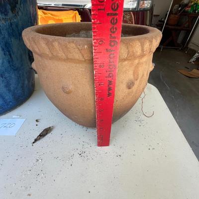 Pottery pots