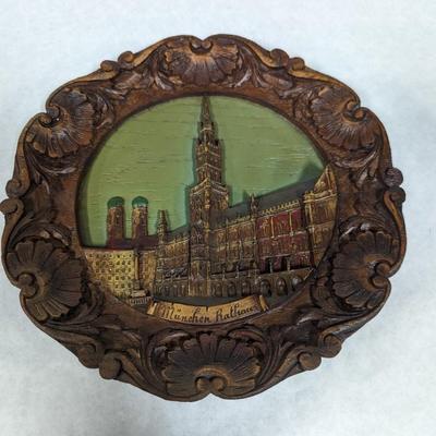 Vtg Rathaus München Germany 3-D Souvenir Plate Handpainted Pressed Wood