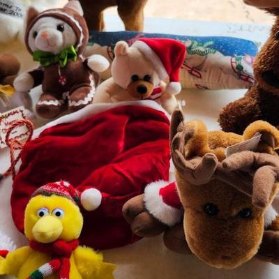 Christmas stuffed animals / plushies lot