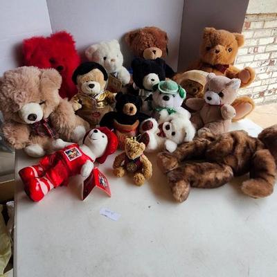 Teddy Bear stuffed animals / plushies lot including Pound Puppy