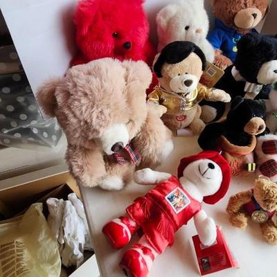 Teddy Bear stuffed animals / plushies lot including Pound Puppy