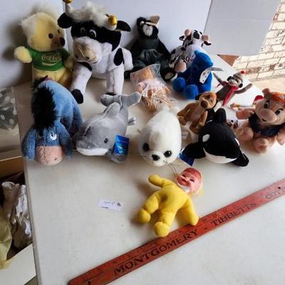 Stuffed animals / plushies lot including Sea World Plush