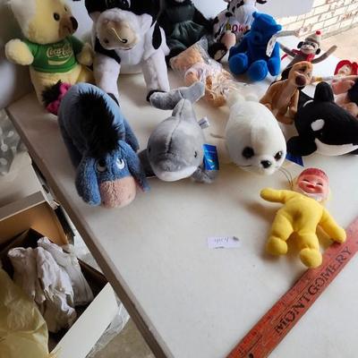 Stuffed animals / plushies lot including Sea World Plush
