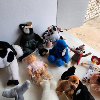 Stuffed animals / plushies lot including Sea World Plush