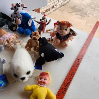 Stuffed animals / plushies lot including Sea World Plush