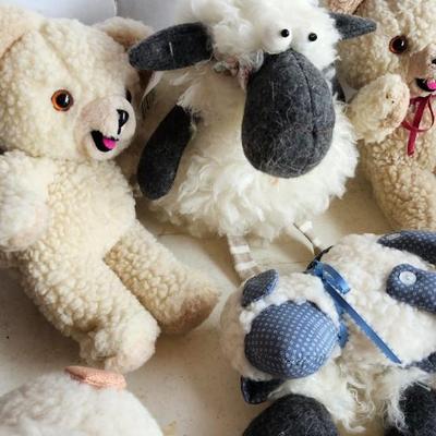 Teddy Bears and lambs Stuffed animals / plushies lot