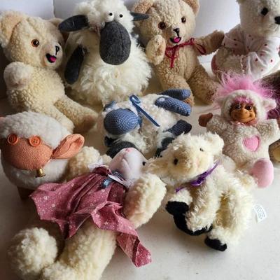 Teddy Bears and lambs Stuffed animals / plushies lot