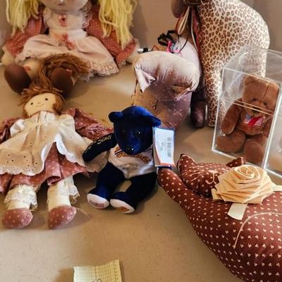 Doll and Stuffed animals / plushies lot