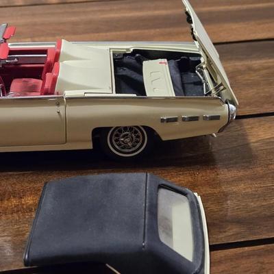 1962 Ford Thunderbird Miniature