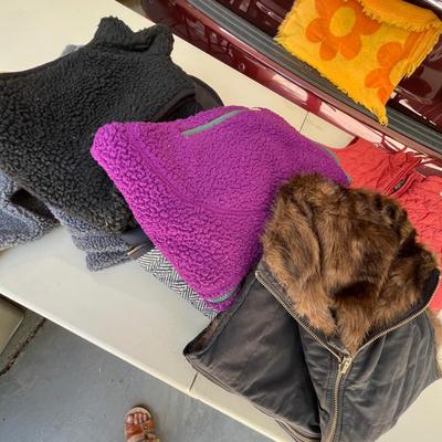 Tote of jackets / Vests