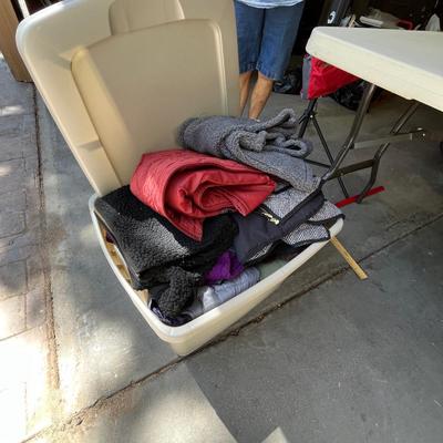 Tote of jackets / Vests