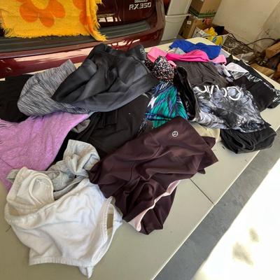 Lots of women's tops