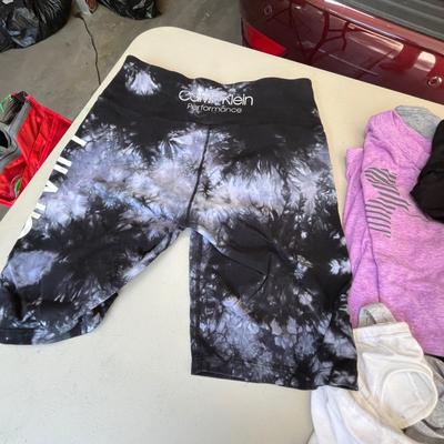 Lots of women's tops