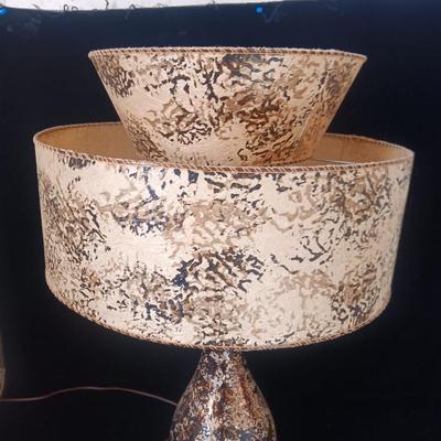 GREAT RETRO TABLE LAMP W/SPLATTER CERAMIC BASE