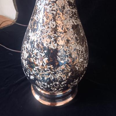 GREAT RETRO TABLE LAMP W/SPLATTER CERAMIC BASE