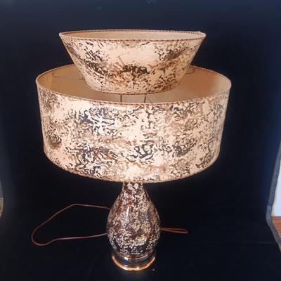 GREAT RETRO TABLE LAMP W/SPLATTER CERAMIC BASE