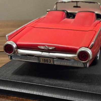 1963 Ford Thunderbird 1/18