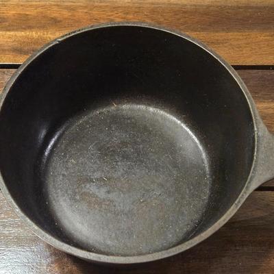 2qt. Cast Iron Pot with Lid