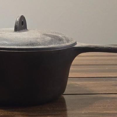 2qt. Cast Iron Pot with Lid