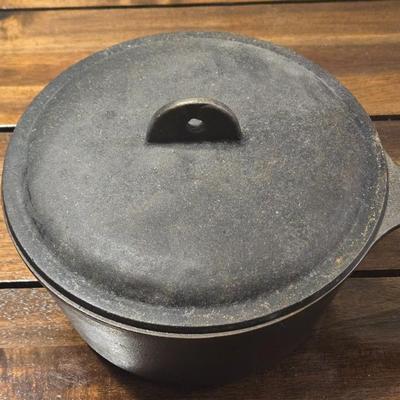 2qt. Cast Iron Pot with Lid