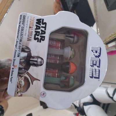 Star wars has dispensers candy