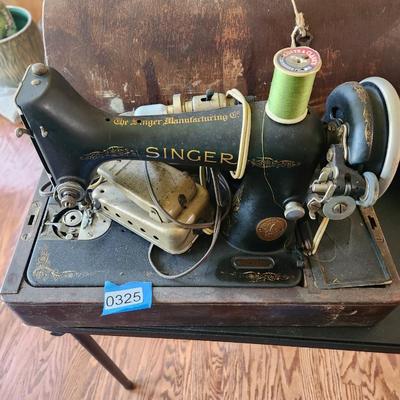 Vintage Singer Sewing Machine with Case