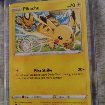 Pikachu pokémon cards