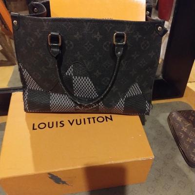 Louis Vuitton purse with box