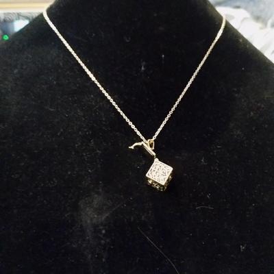 Gold box that's opens necklace
