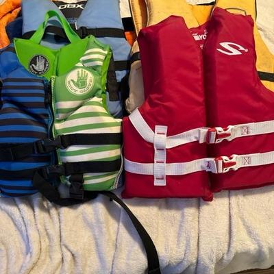 Set of (4) Body Glove Child Boy's PFD USCG Approved Life Jacket, 33-55LBS Blue /Yellow/Red