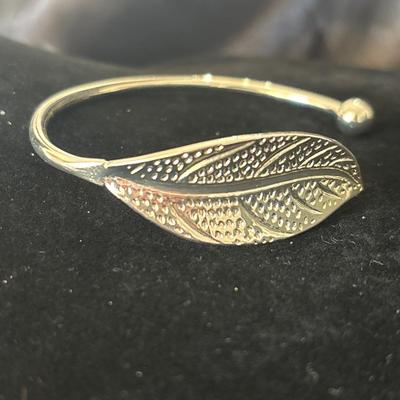 Silver tone leaf cuff bracelet
