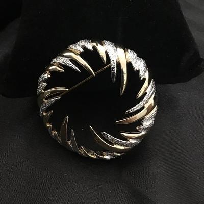 Vintage Sarah coventry Silver and gold tone brooch