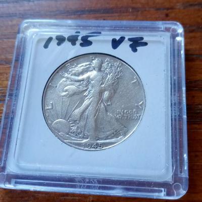 LOT 29 1945 WALKING LIBERTY HALF DOLLAR