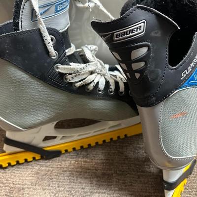 Bauer hokey skates size 9