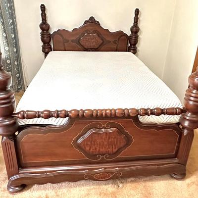 Antique Solid Wood 4 Poster King Sized Bed Frame *See details