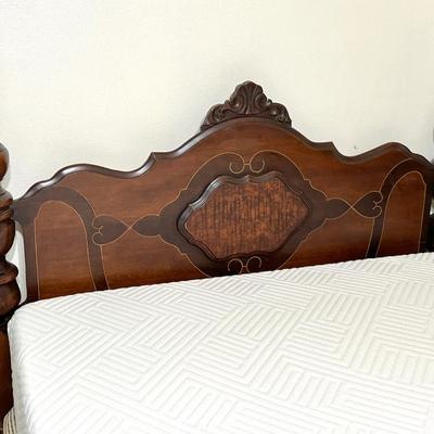 Antique Solid Wood 4 Poster King Sized Bed Frame *See details