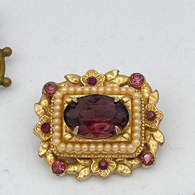 LOT 5: Vintage Early Coro Brooch, Trifari Chain, & more in Vintage Box