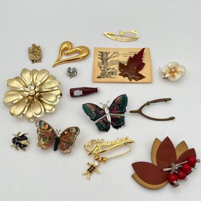 LOT 27: Vintage Jewelry Box & Brooch Lot