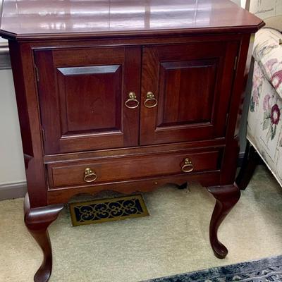 LOT:49: Vintage Queen Anne Style Side Table/Cabinet with Drawer