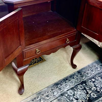 LOT:49: Vintage Queen Anne Style Side Table/Cabinet with Drawer