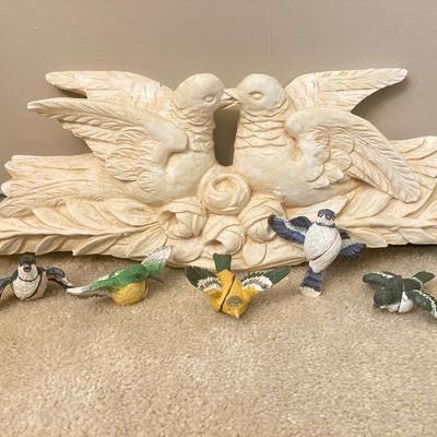 LOT 89: Decorative Collection - Floral Tray, Wall Hangings, Bird Magnets and More