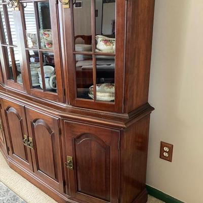 LOT 99: Wooden China Cabinet